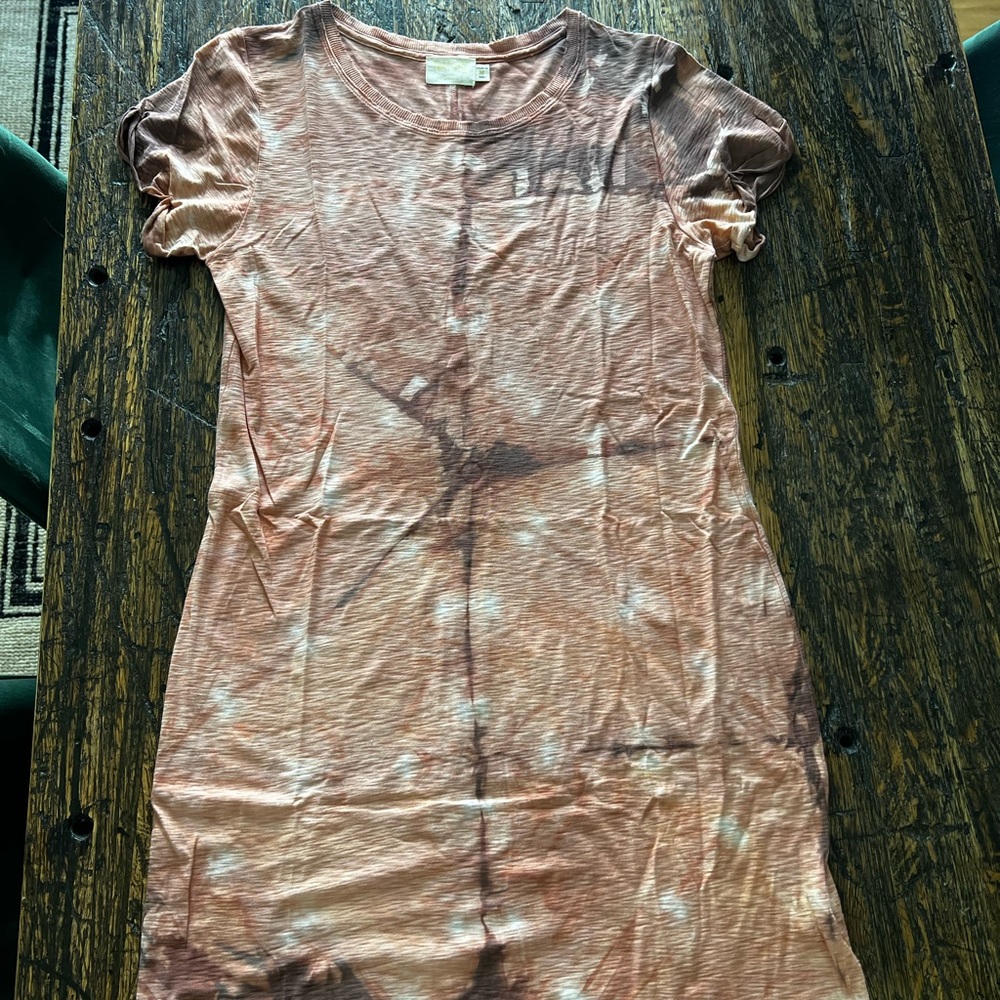 Cotton tee shirt dress, tie dye, above the knee, peach/pink, crew neck